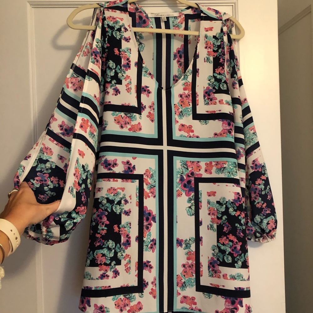 floral dress / long sleeve w/ slits on sleeves